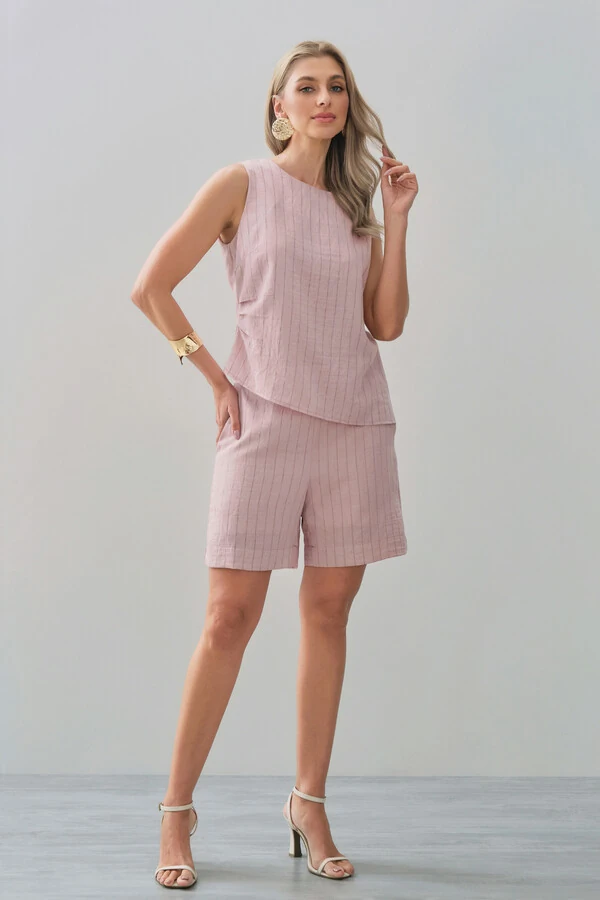 Conjunto de Linho Listrado de Blusa Regata Assimétrica Lateral Franzida e Shorts