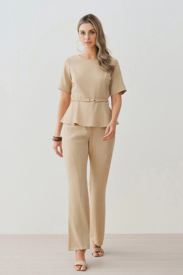 Conjunto de Blusa Crop Peplum Recorte Cinto Gold e Calça Flare Recorte