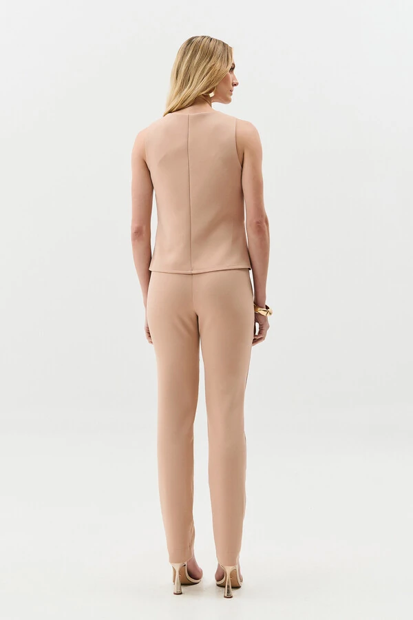 Conjunto de Alfaiataria de Blusa Regata Recorte Cinto Gold e Calça Reta