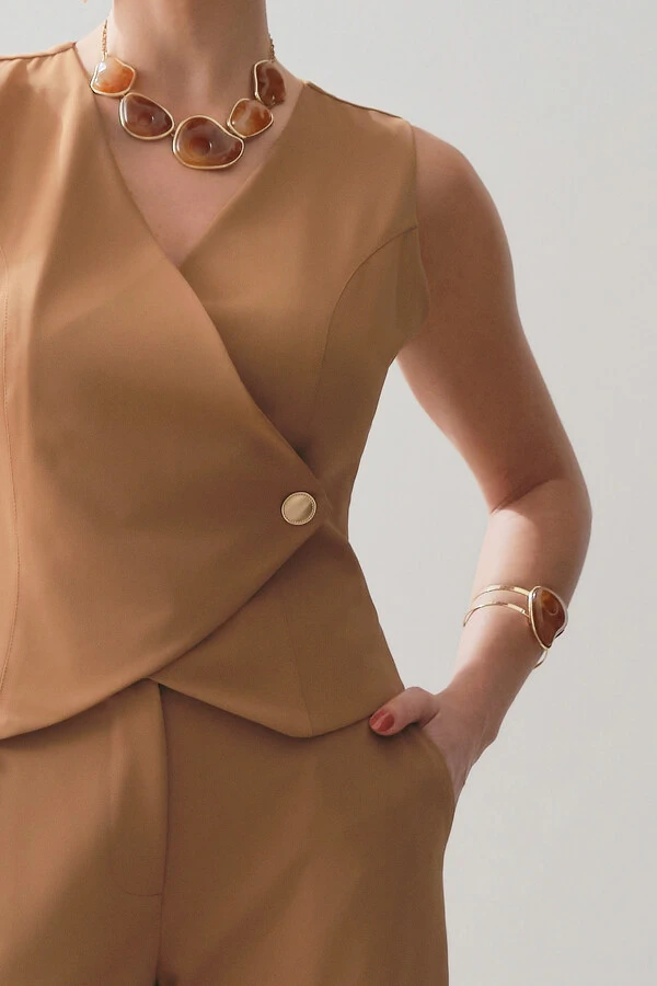 Conjunto de Alfaiataria de Colete e Pantalona Gold