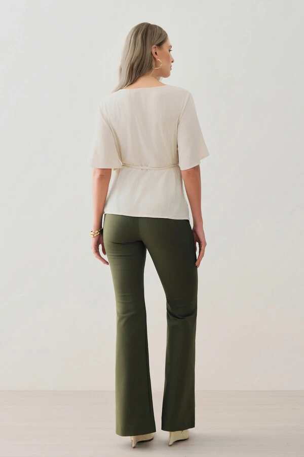 Blusa Assimétrica Transpassada Manga Evasê Decote Drapeado Cinto Fino