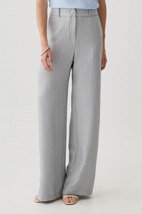 Pantalona Slim Risca de Giz Botão Forrado