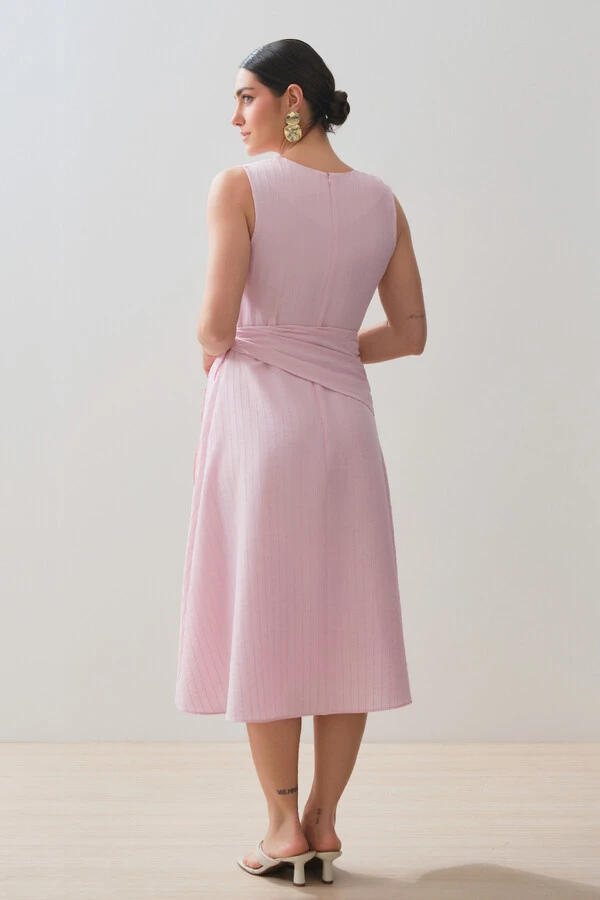 Vestido Midi Regata de Textrua Listrada Cintura Faixa Franzida