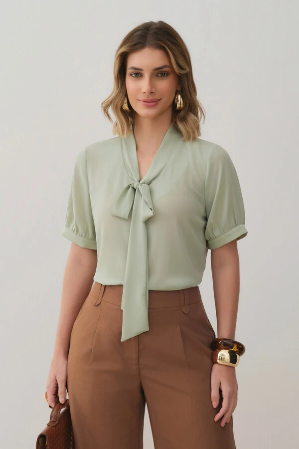 Blusa Manga Punho Gola Baixa Laço