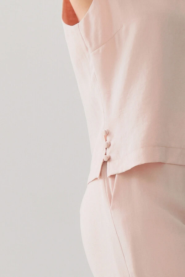 Conjunto de Blusa Regata Decote V Lateral Mini Botões Triple e Calça Reta