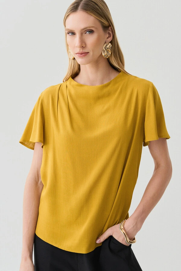 Blusa Assimétrica Gola Careca Baixa Pregas Ombro Direito