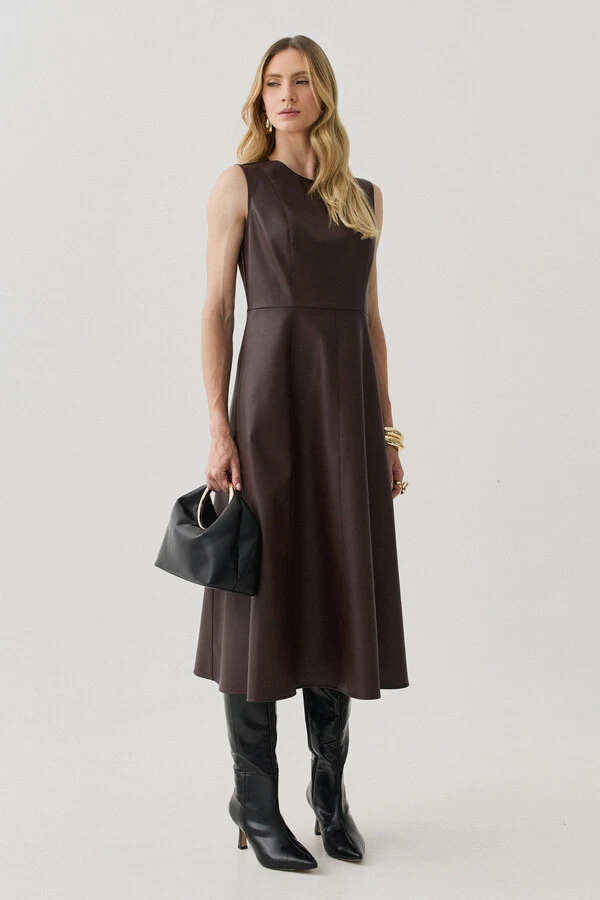 Vestido Midi Evasê Regata de Couro Recortes