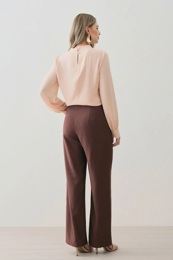 Blusa Assimétrica Manga Longa Punho Double Gola Careca Baixa Ombro Direito Pregas Double