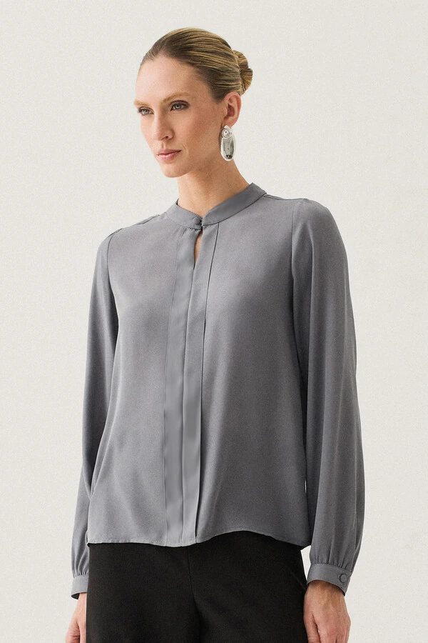 Blusa Manga Longa Punho Gola Baixa Mini Botão Forrado Pregas