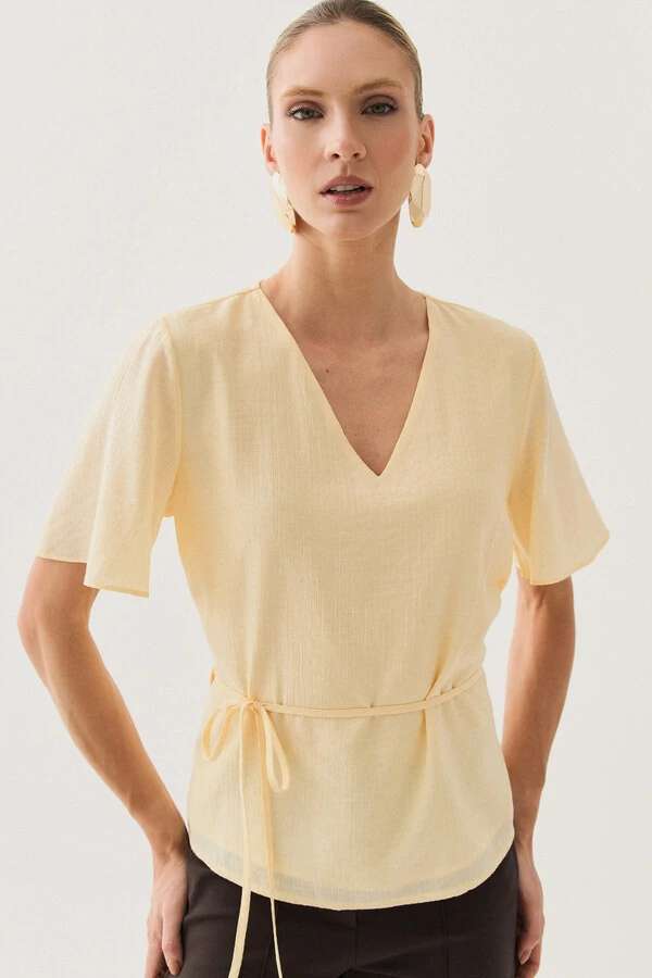 Blusa Decote V Cinto Fino