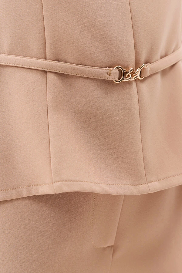 Conjunto de Alfaiataria de Regata Recorte Cinto Gold e Calça Cigarrete