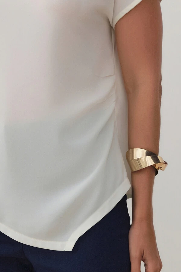 Blusa Assimétrica Manga Morcego Lateral Franzidos