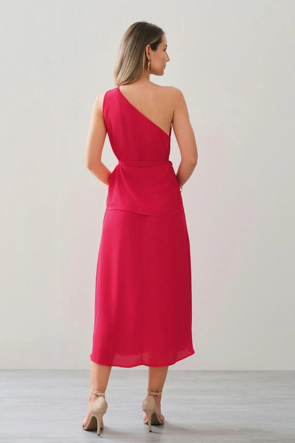 Conjunto de Blusa Regata Assimétrica Um Ombro Só Prega Cinto e Saia Midi