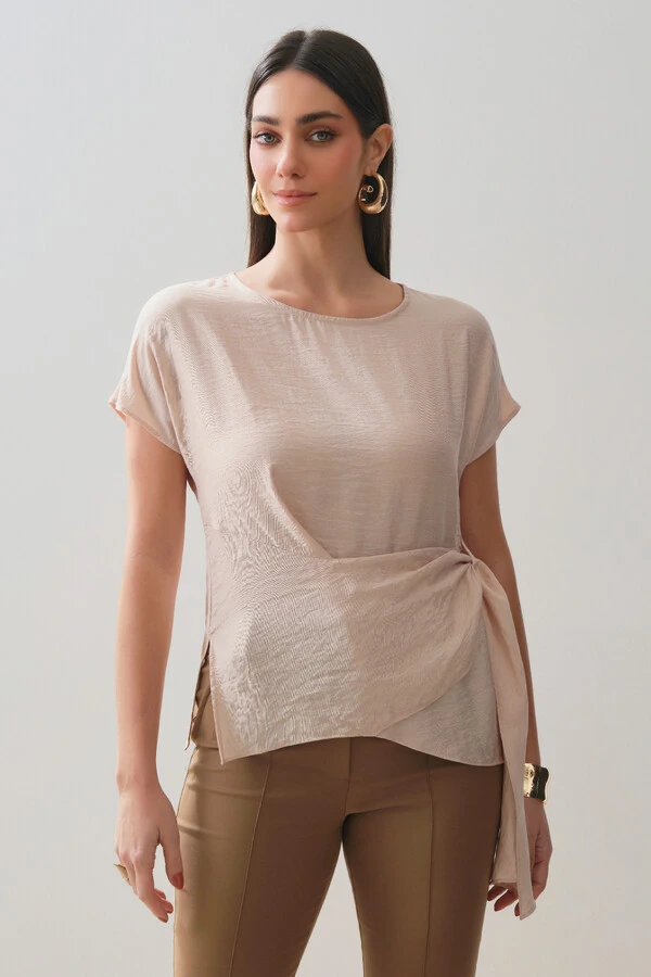 Blusa Manga Morcego Faixa Transpassada Fenda Lateral Direita