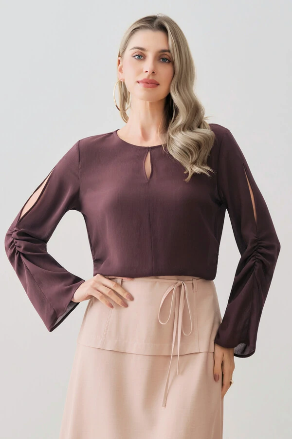 Blusa de Chiffon Yoryu Decote Gota Manga Longa Evasé Cut Out Franzida