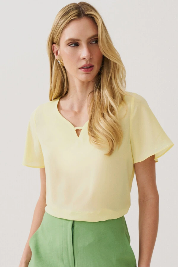 Blusa Manga Evasé Decote Cavado