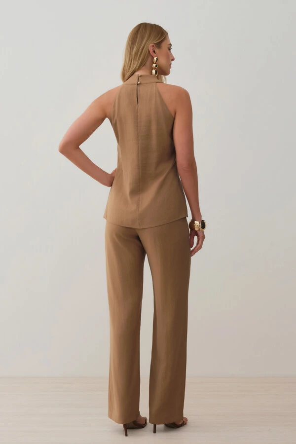 Conjunto de Blusa Regata Frente Única Transpassada e Calça Reta