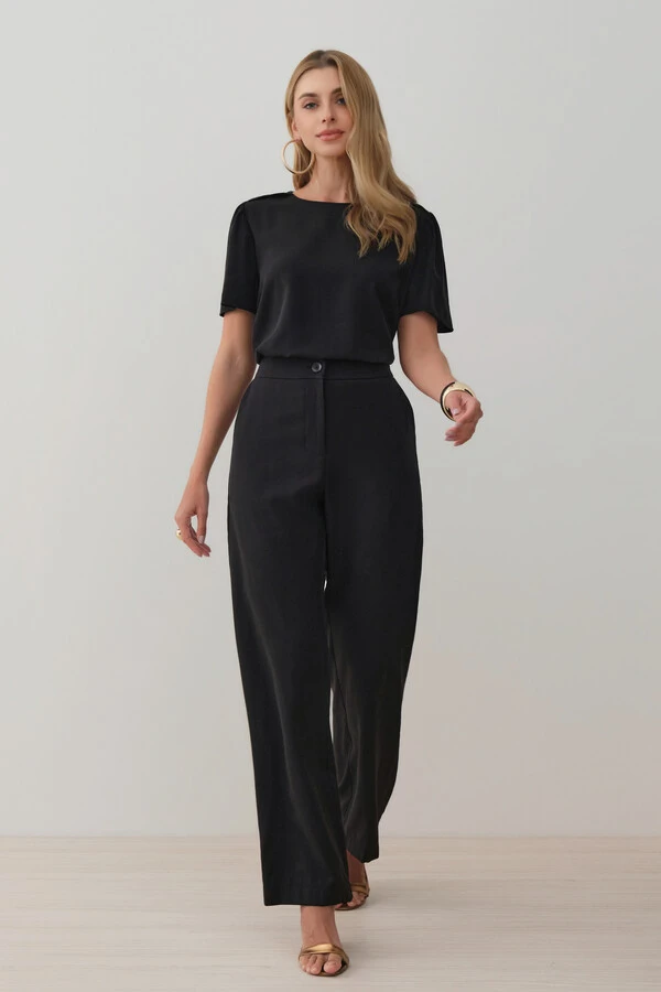Conjunto de Blusa Ombro Prega e Calça Reta Ampla
