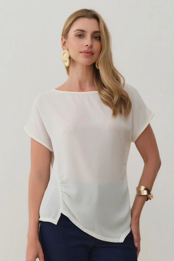 Blusa Assimétrica Manga Morcego Lateral Franzidos