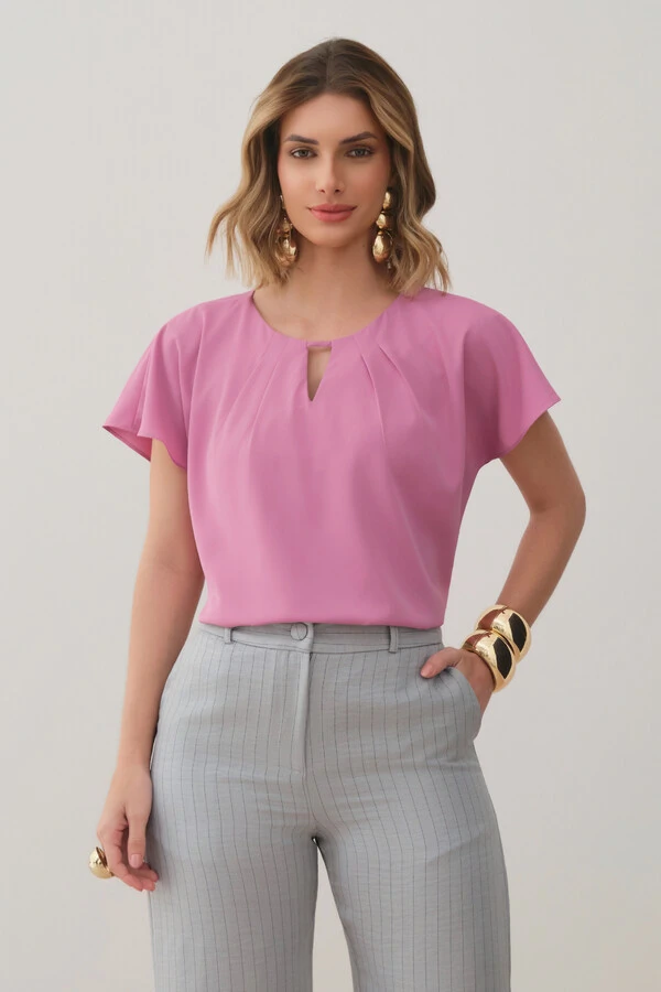 Blusa Manga Morcego Evasê Decote Cut Out Pregas