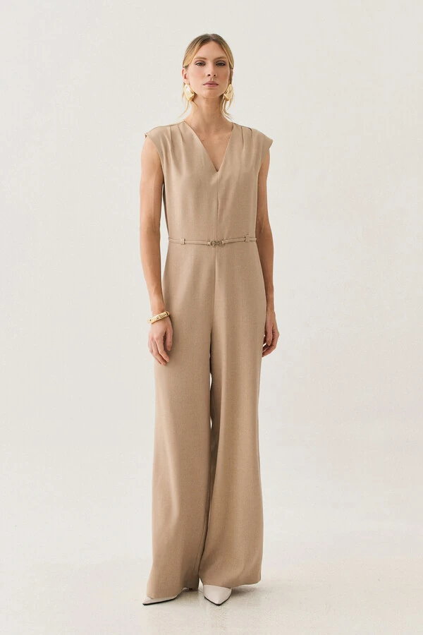 Macacão Regata de Alfaiataria Decote V Ombro Pregas Cinto Fino Gold