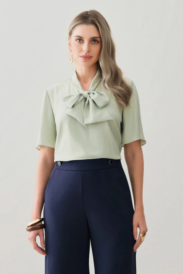 Blusa de Cetim Gola Dobrada de Laço