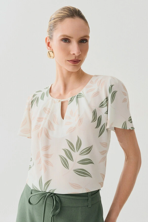 Blusa Folhagem Manga Evasê Decote Vazado
