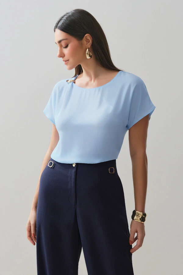 Blusa Manga Morcego Decote Cut Out Gold