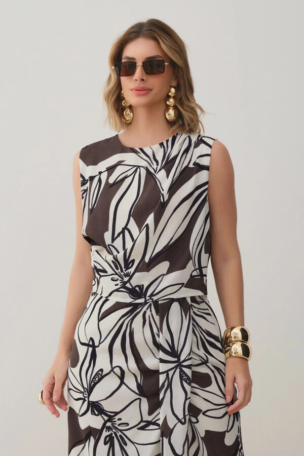 Conjunto Assimétrico Floral de Regata Crop Pregas Double e Saia Midi Pregas