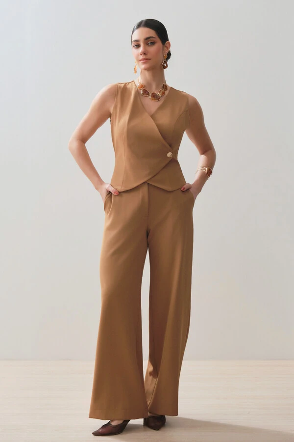Conjunto de Alfaiataria de Colete e Pantalona Gold