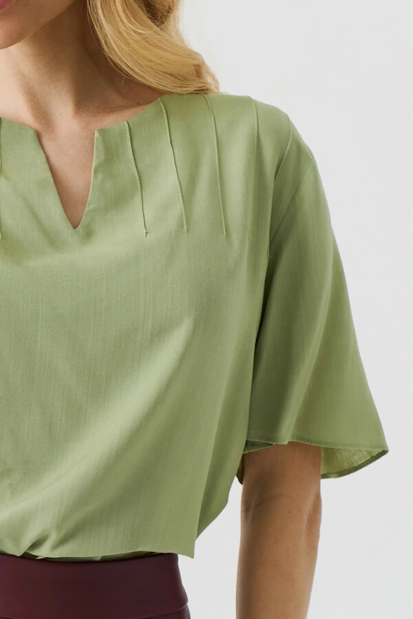 Blusa Manga Evasê Decote Cavado Nervuras