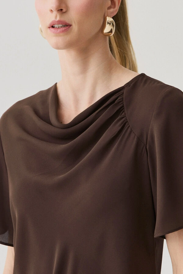 Blusa Assimétrica Manga Evasê Decote Drapeado Ombro Recorte Franzidos