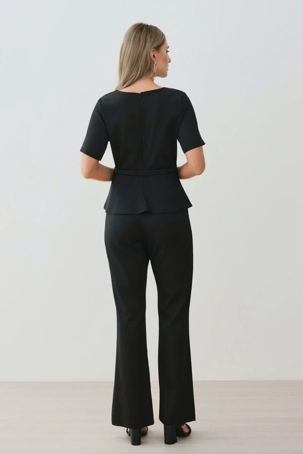 Conjunto de Blusa Crop Peplum Recorte Cinto Gold e Calça Flare Recorte