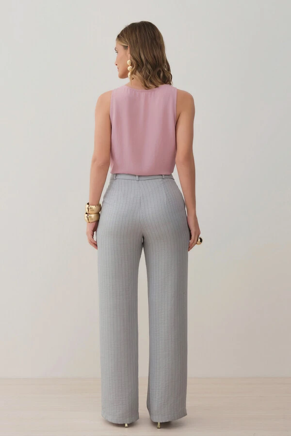 Pantalona Slim Risca de Giz Botão Forrado