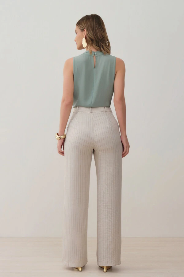 Pantalona Slim Risca de Giz Botão Forrado