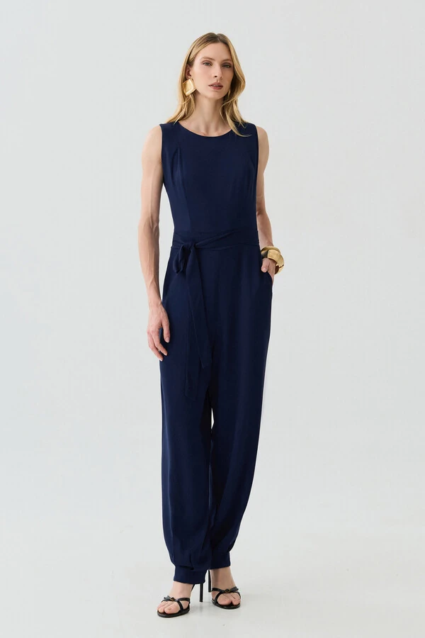 Macacão Regata Recorte Cenoura Cinto