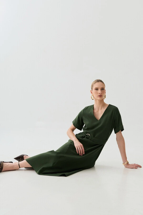 Vestido Midi Evasê Assimétrico Decote V Cinto Gold