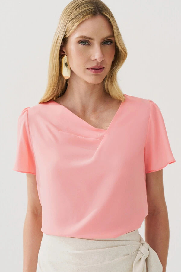 Blusa Decote V Assimétrico Pregas