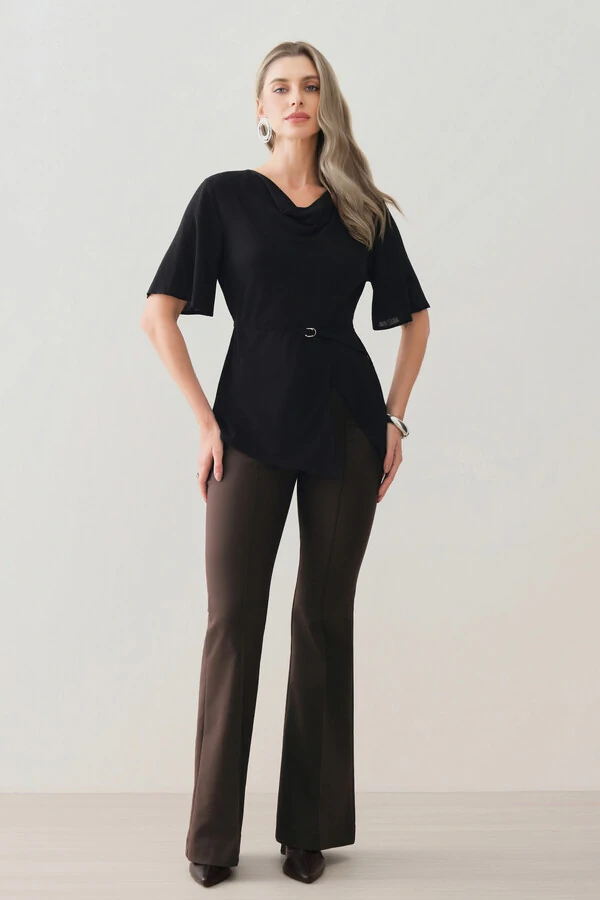 Blusa Assimétrica Manga Evasê Decote Drapeado Cinto Fino