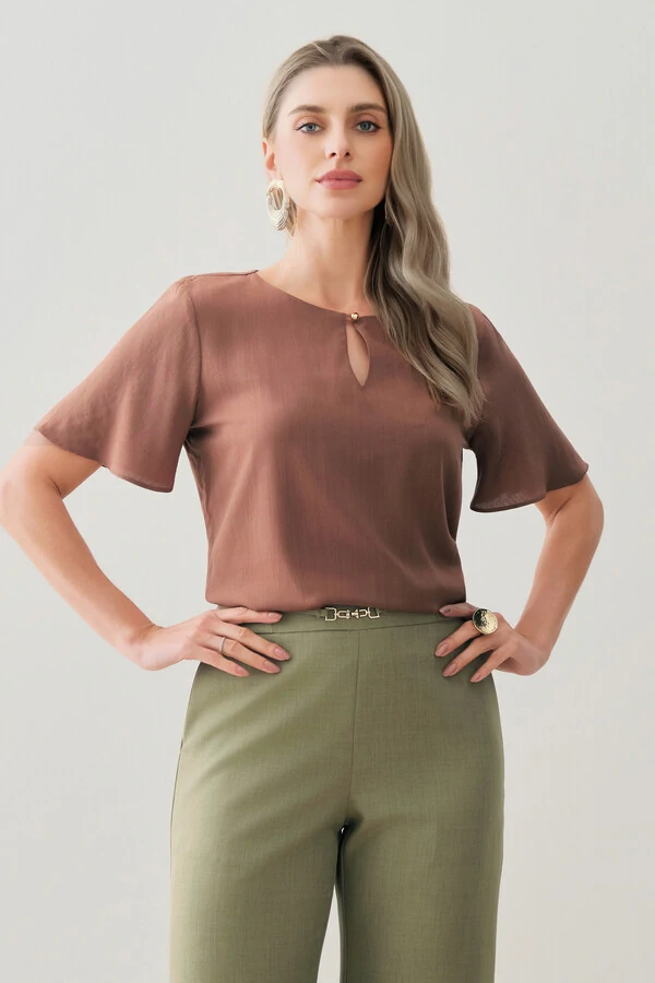 Blusa Manga Evasê Decote Vazado Gold