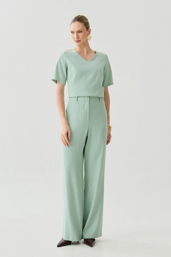 Conjunto de Alfaiataria de Blusa Decote V e Calça Wide Leg