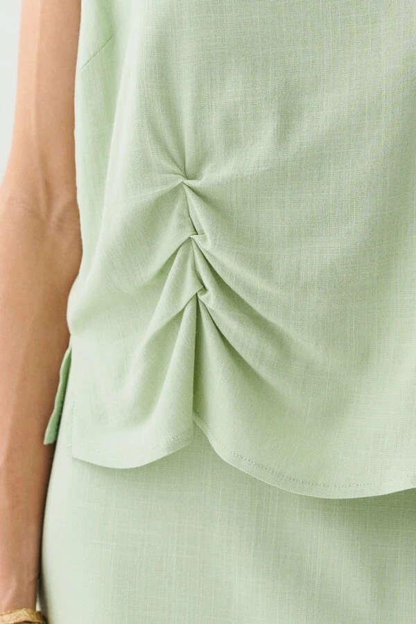 Conjunto de Blusa de Alcinha Assimétrica Decote V Lateral Pregas e Saia Midi Godê