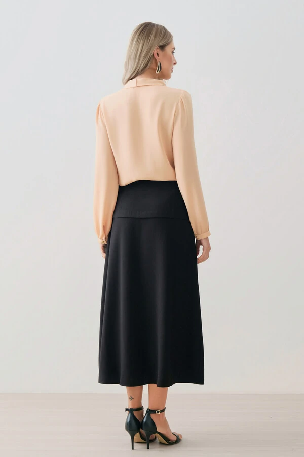 Saia Midi Evasê Prega Passante Cinto Fino