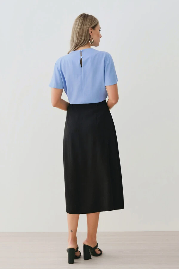 Blusa Assimétrica Gola Careca Baixa Pregas Ombro Direito