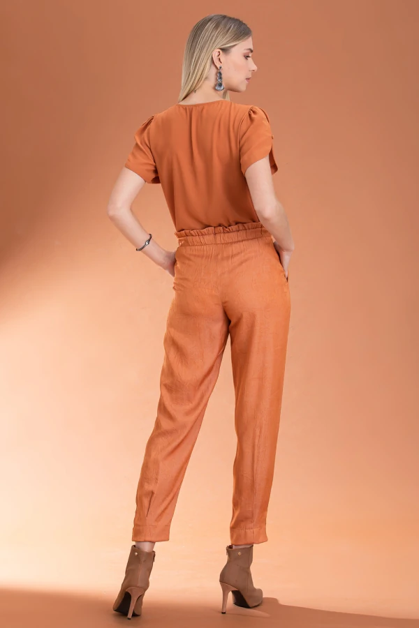 Blusa manga aberta botão forrado