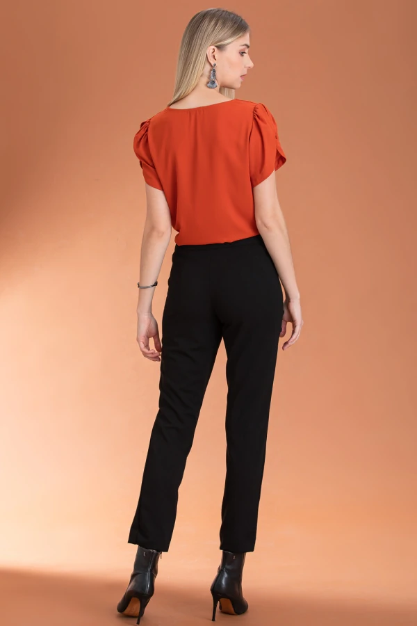 Blusa manga aberta botão forrado