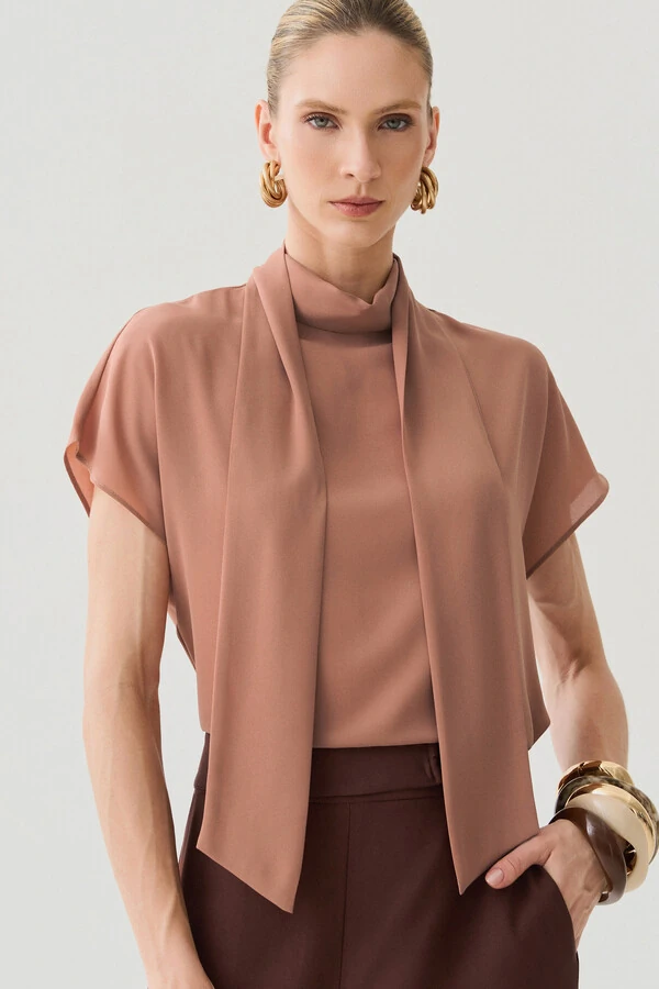 Blusa Manga Morcego Gola de Laço