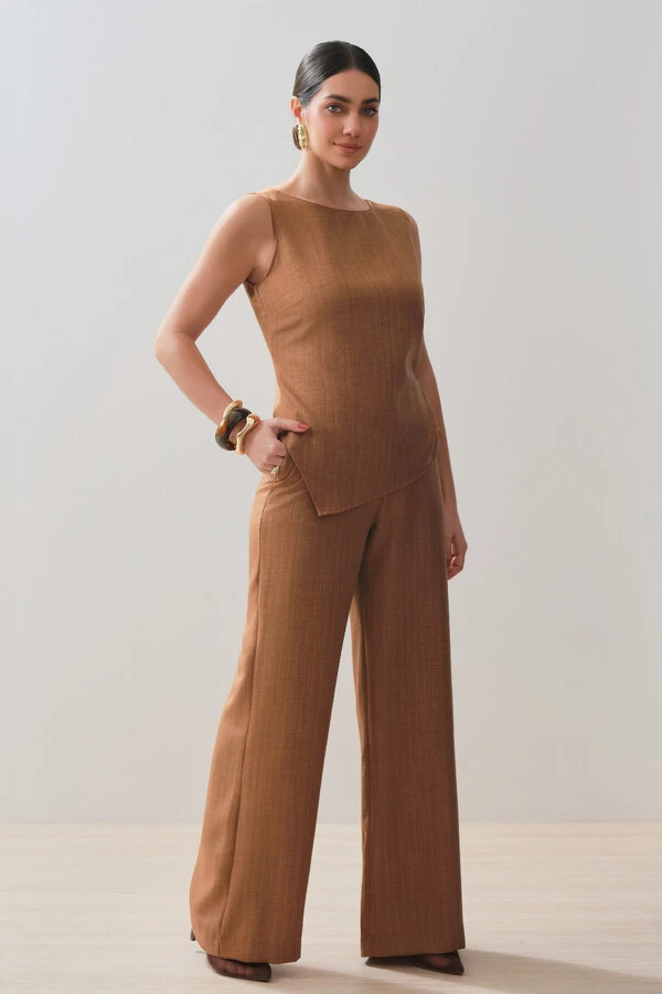 Conjunto de Risca de Giz de Regata Assimétrica Lateral Torcida e Pantalona Gold