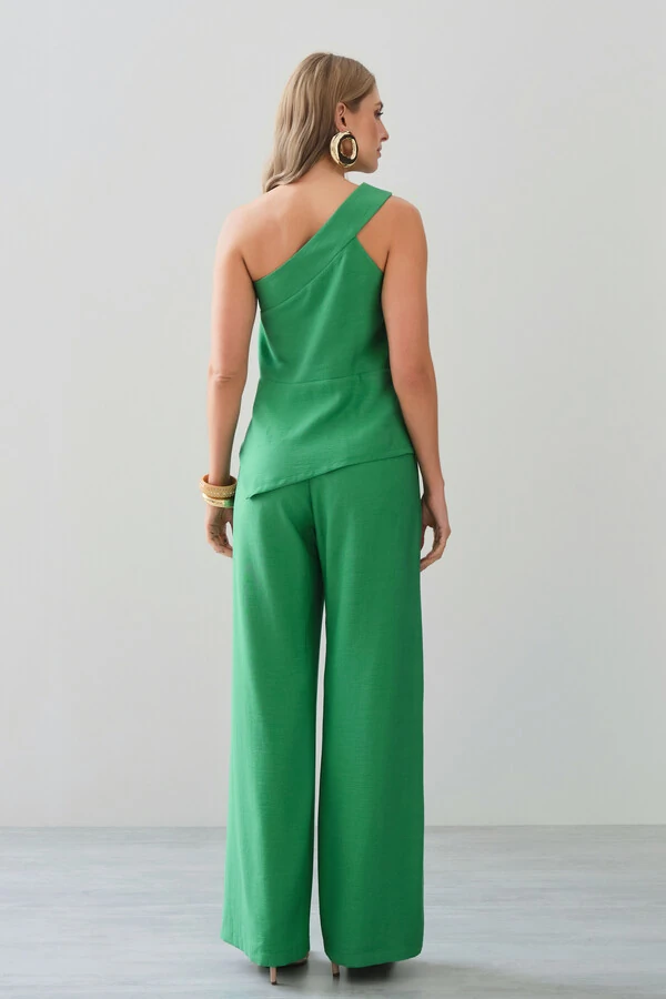 Conjunto de Blusa Regata Assimétrica Um Ombro Só Recorte Cintura e Calça Wide Leg Botão Forrado