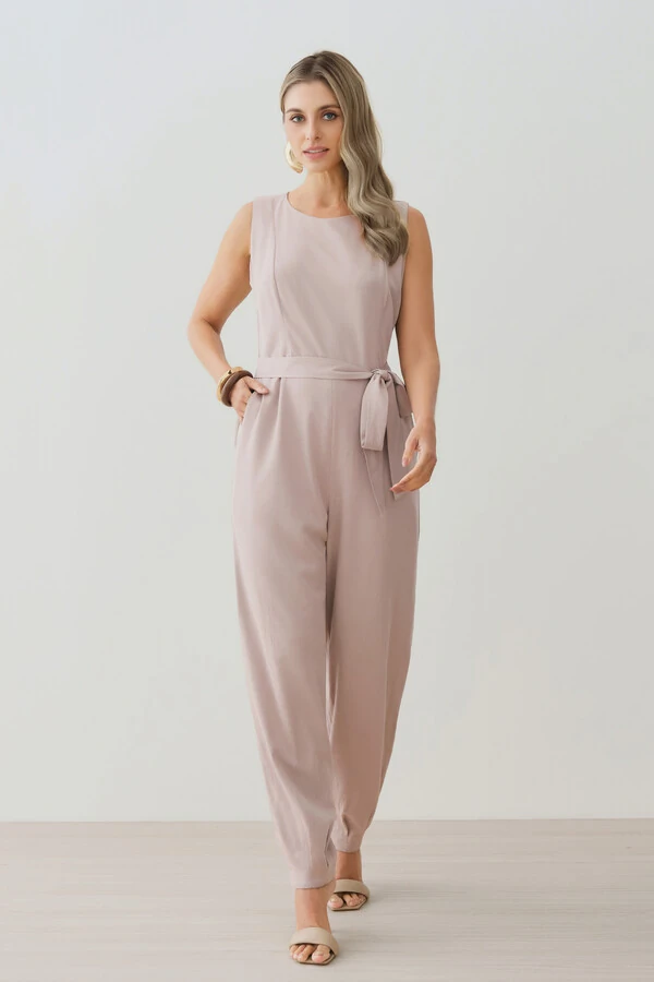 Macacão Regata Recorte Cenoura Cinto